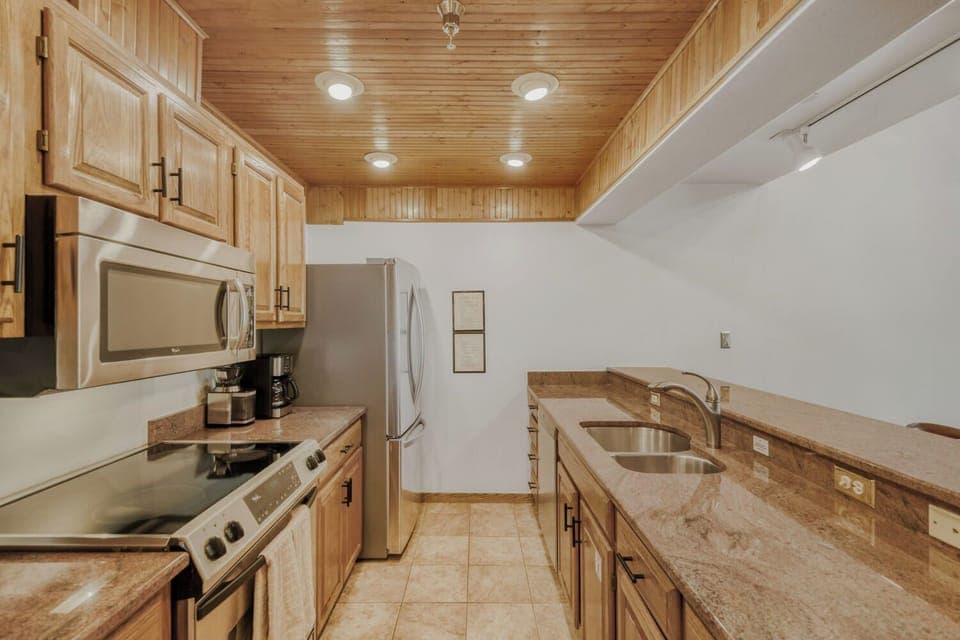 Full size kitchen W/table & bar seating. Seats 10. Fully equipped kitchen.