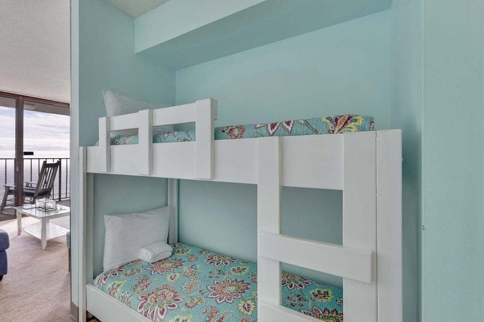 Atlantic Towers 1105-print-017-017-Hall Bunks-4200x2800-300dpi