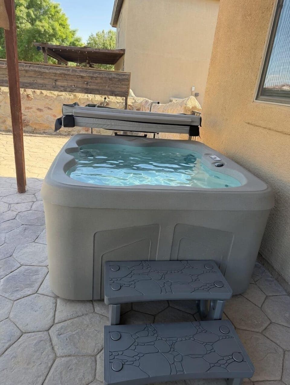 Relaxing hot tub for a comfy getaway