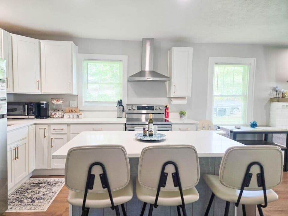 Thoughtful kitchen touches help guests feel right at home