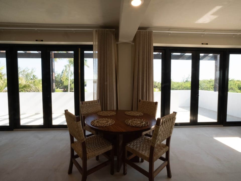 GSV Dinning table