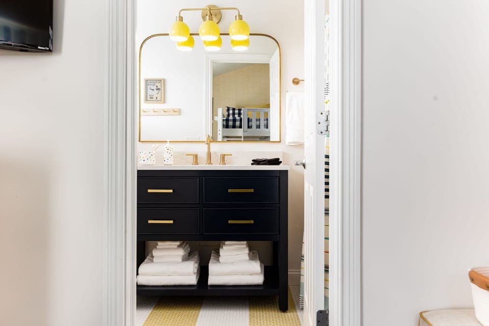 Bunkbed Bathroom