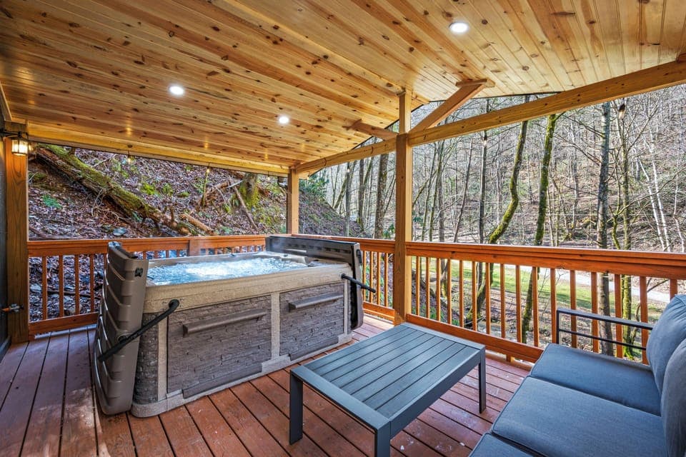 Outdoor spa tub