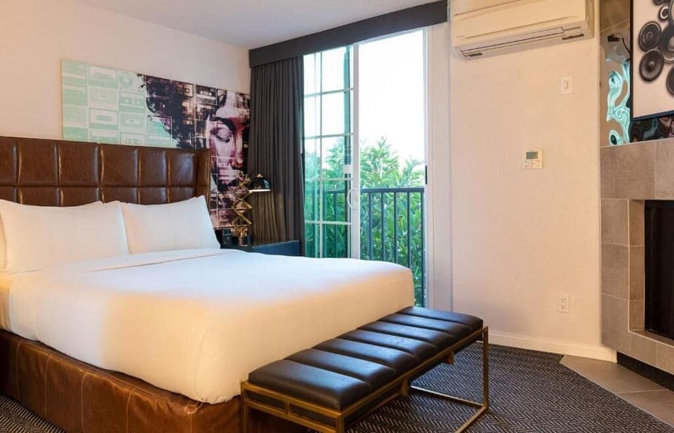 Wake up to treetop views and soft, restful morning light.