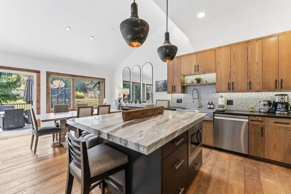 Beautifully updated, fully equipped kitchen with bar seating