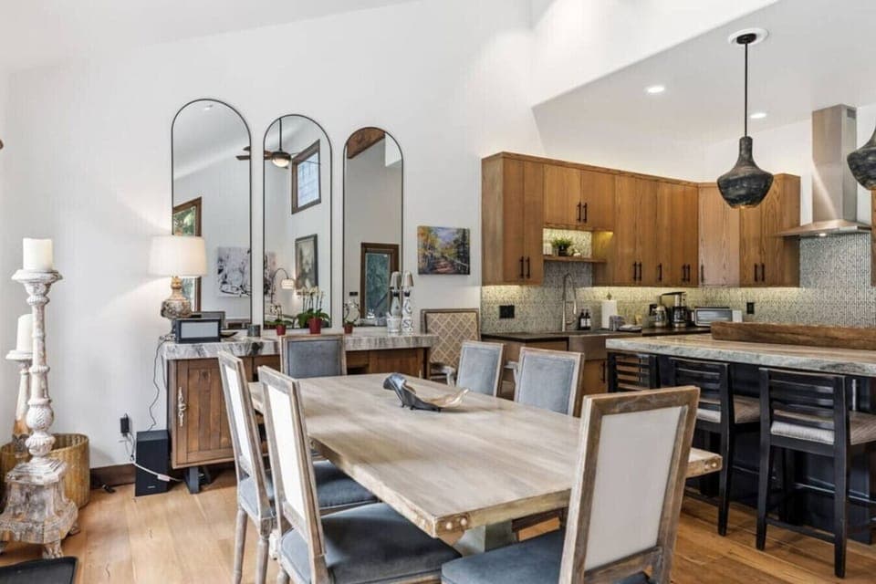 Spacious dining room with golf course views