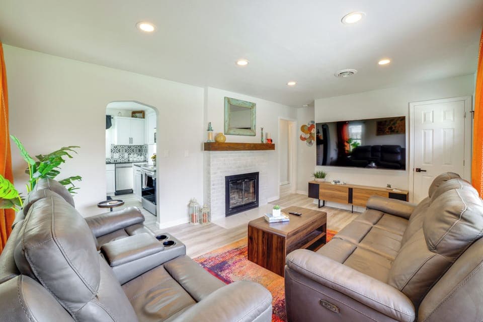 La Porte Vacation Rental | 2BR | 1BA | 820 Sq Ft