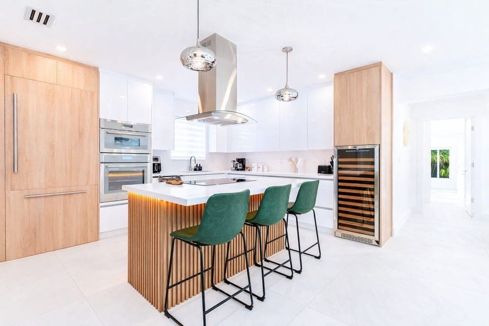 Chef’s kitchen with island seating