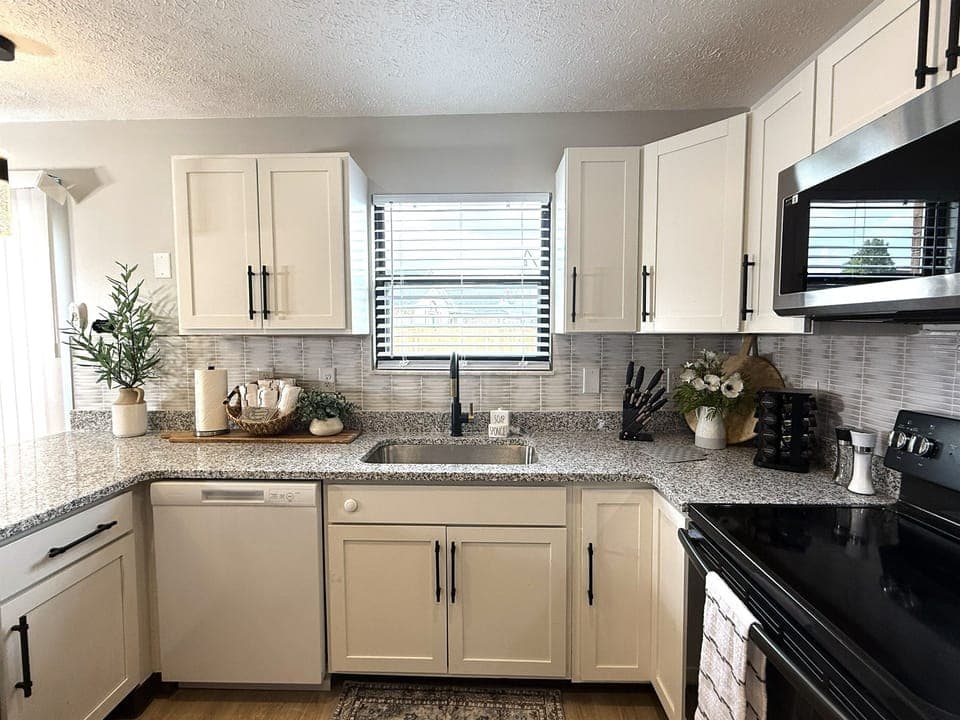 Fully appointed kitchen 
