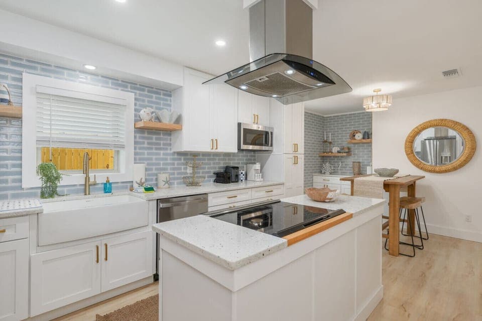 Bright and modern kitchen fully equipped for cooking and gathering.