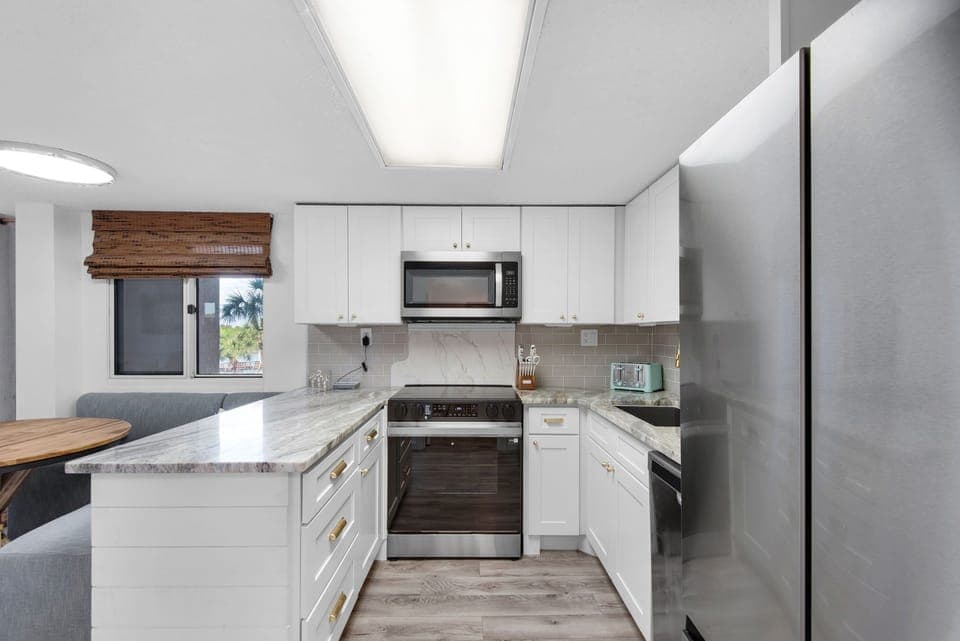 Pinnacle Port A140 Kitchen area