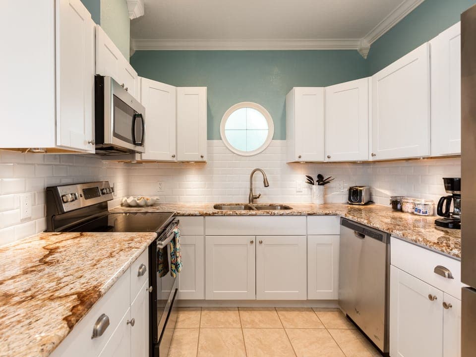 Fully stocked kitchen w/ all of the dishware, cookware and bakeware you'll need.