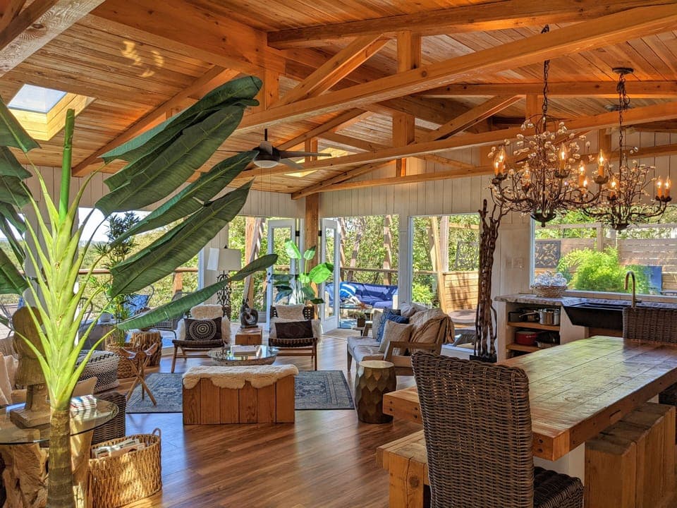 5 stories high, Costa Rican nature inspired  PARK VIEW oasis.  No stairs.