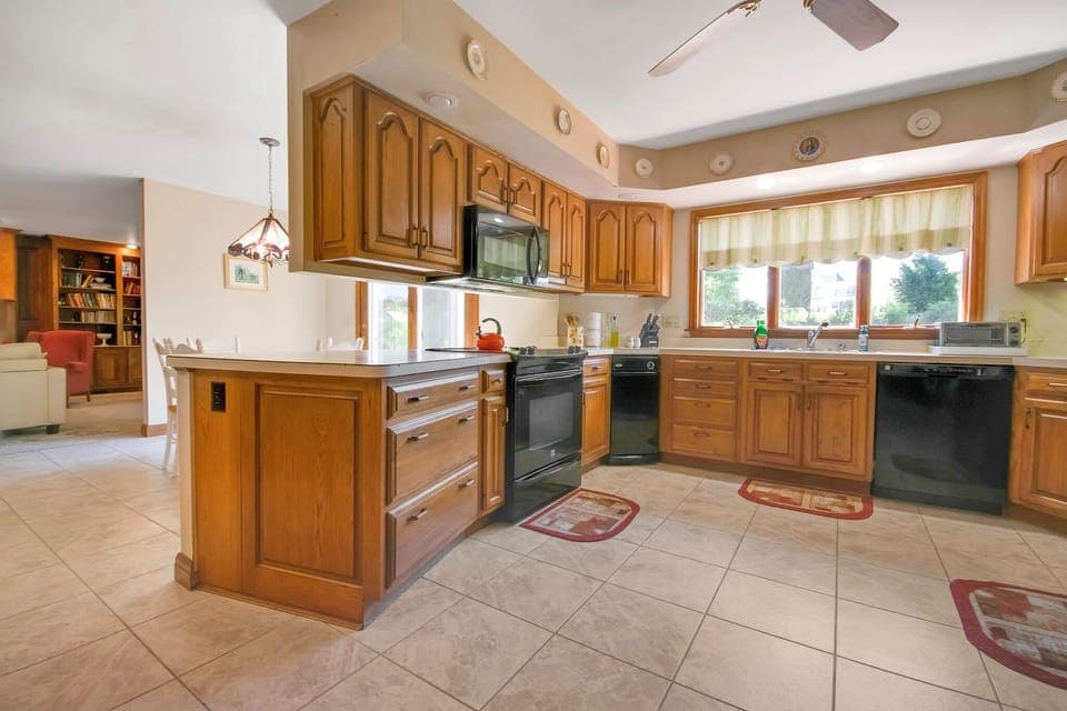 Prepare a full-course meal the in open-style full use kitchen .