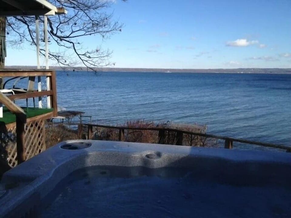 Arrowhead - Hot tub view_8_11zon
