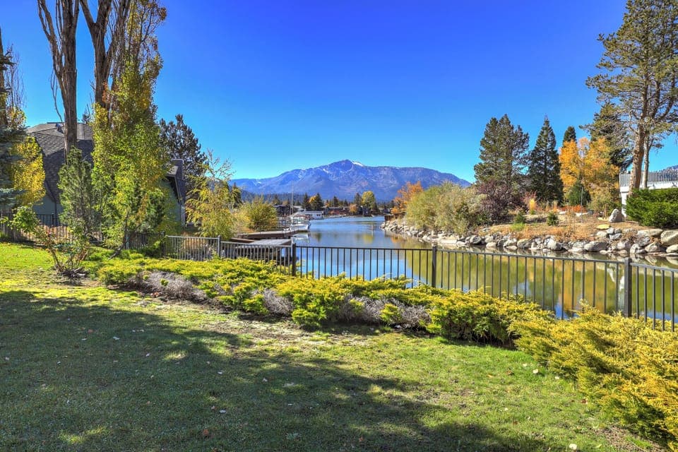 fenced back yard, Pet friendly