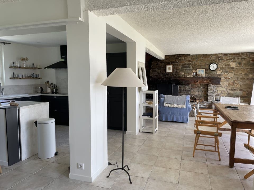 Kitchen/Diner with Fireplace and 2 Armchairs