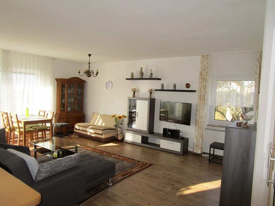 Livingroom with 43" Smart HD TV