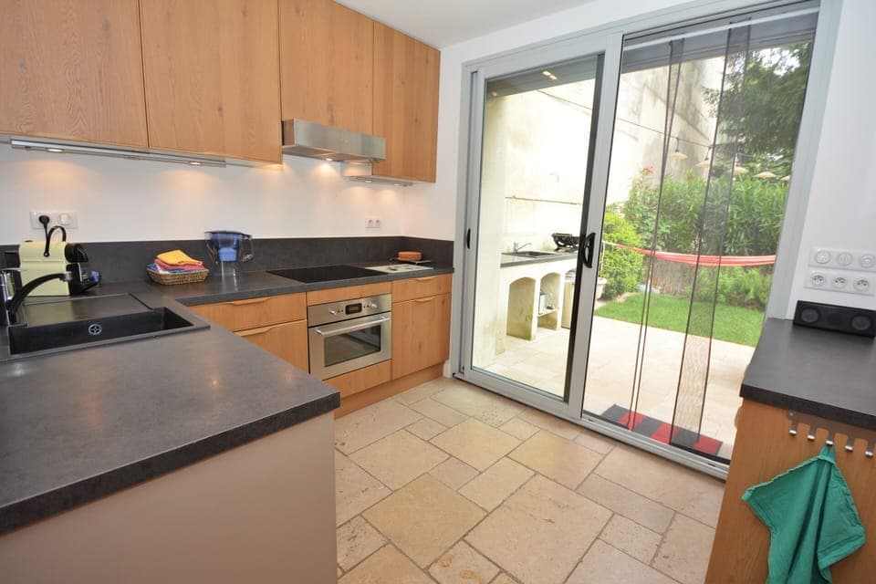 Kitchen next to the terrace with outdoor kitchen