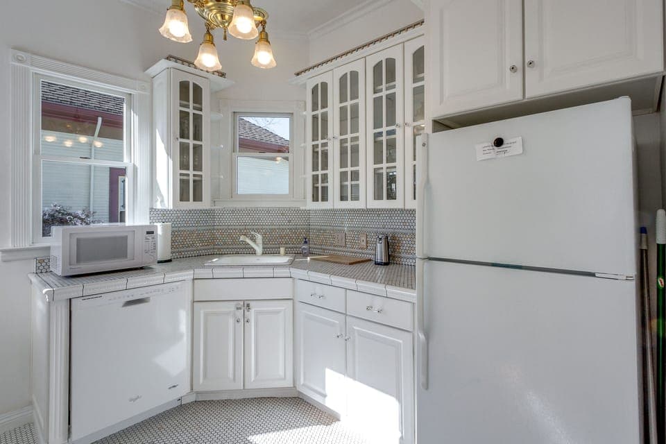 Fully stocked kitchen, microwave, can opener, cutting board, dish washer fridge.