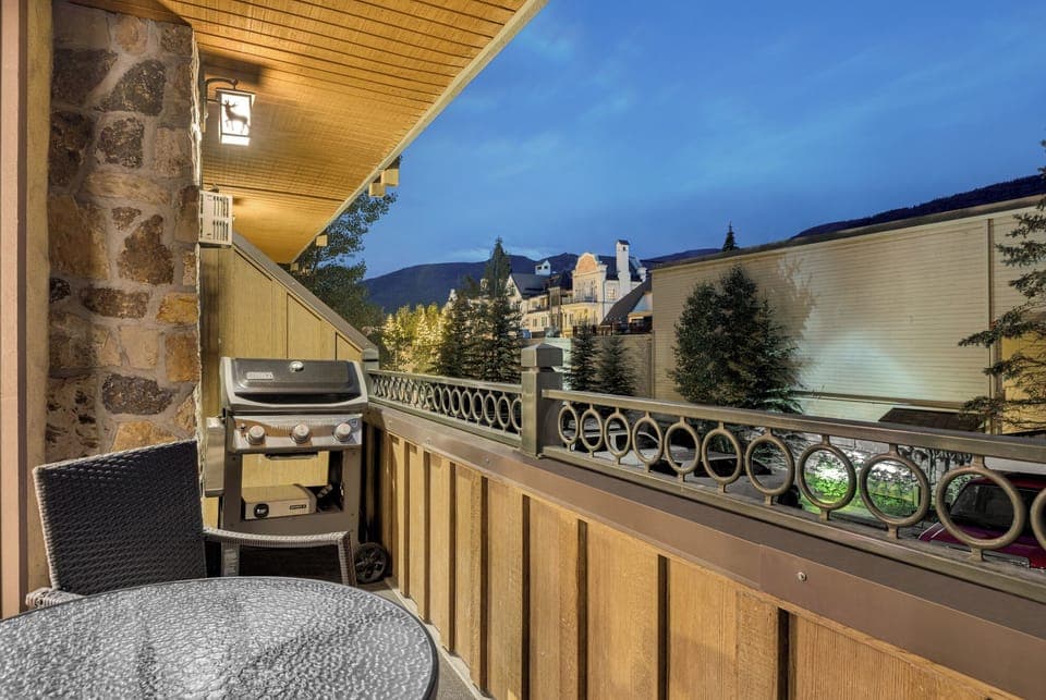 Balcony with Grill