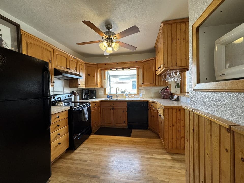 Full kitchen