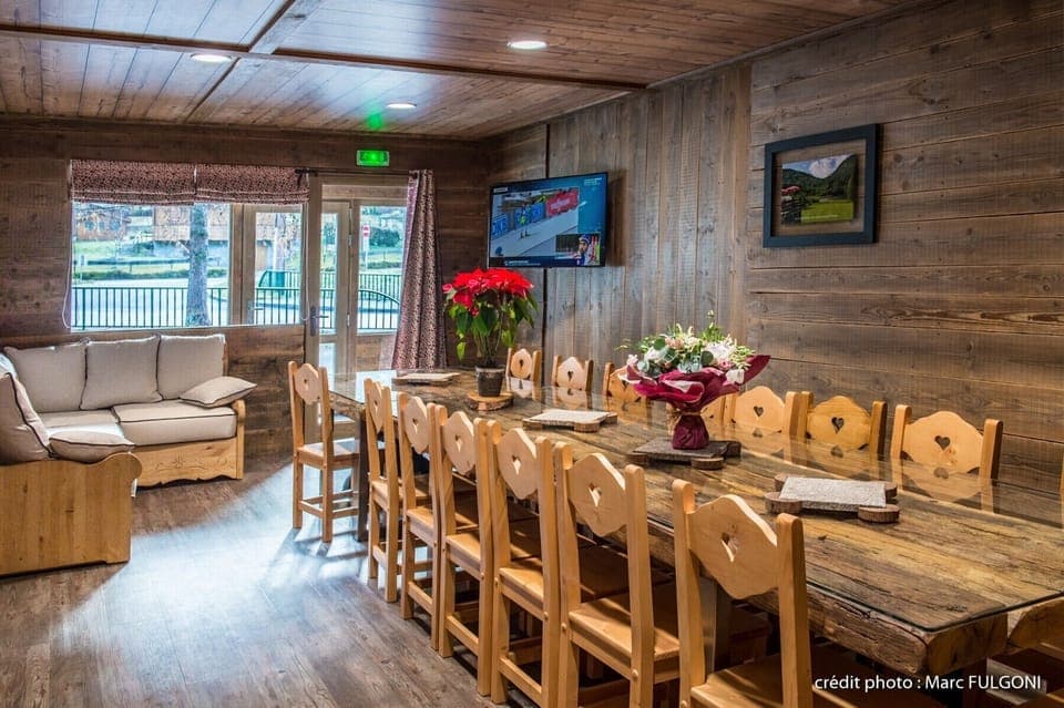 Salon séjour grande pièce à vivre location gite appartement chalets Vosges