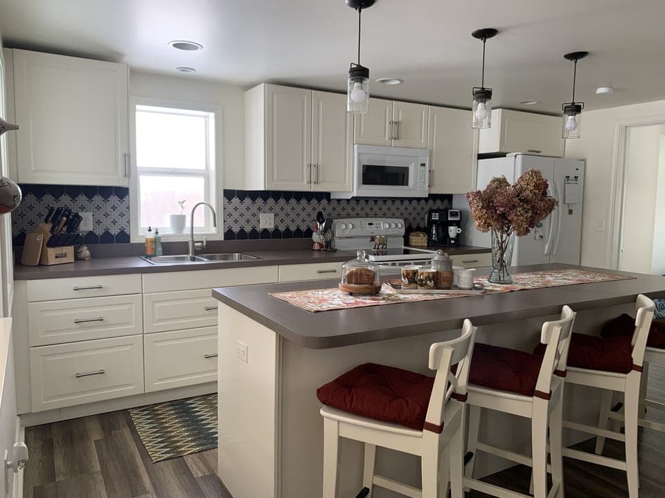 Enjoy our updated eat-in kitchen with everything you need to whip up a meal!