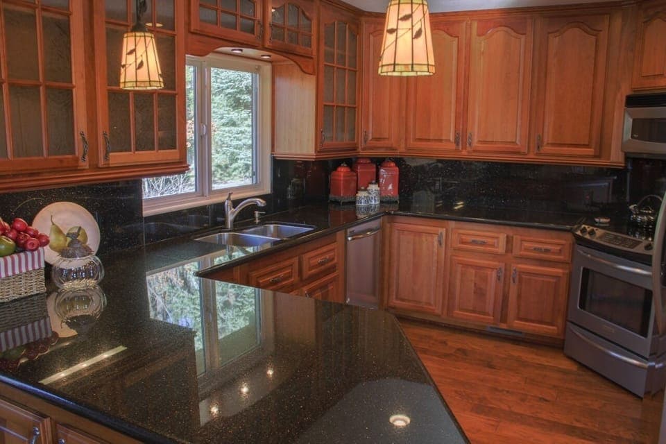 Granite countertops and an open floor plan in the kitchen.
