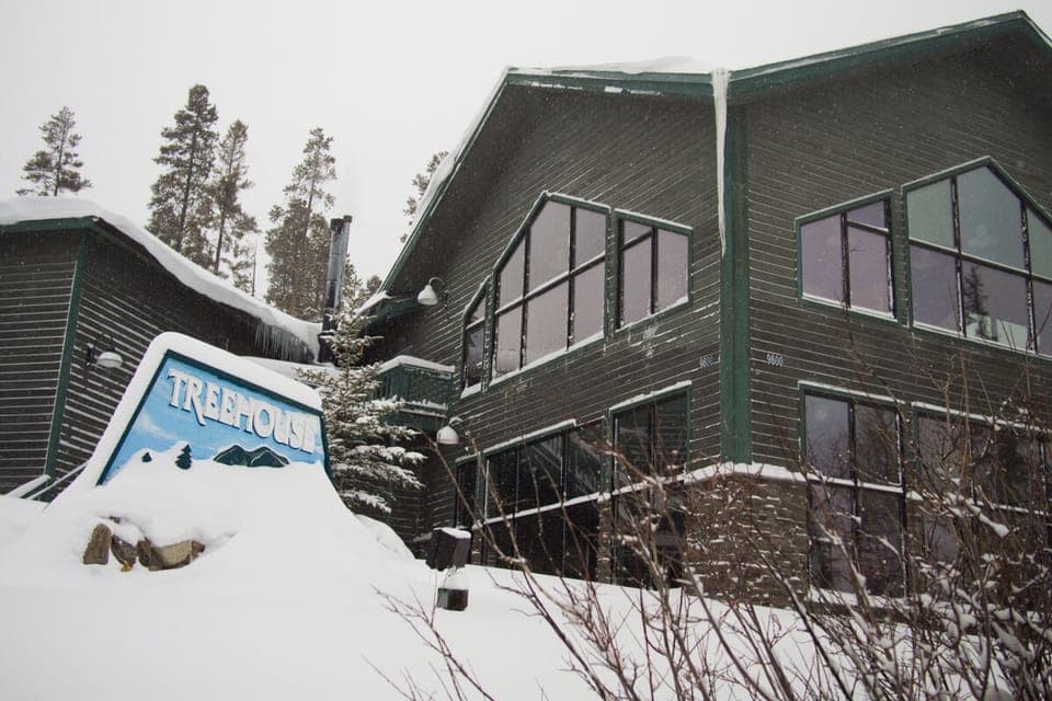Treehouse in winter