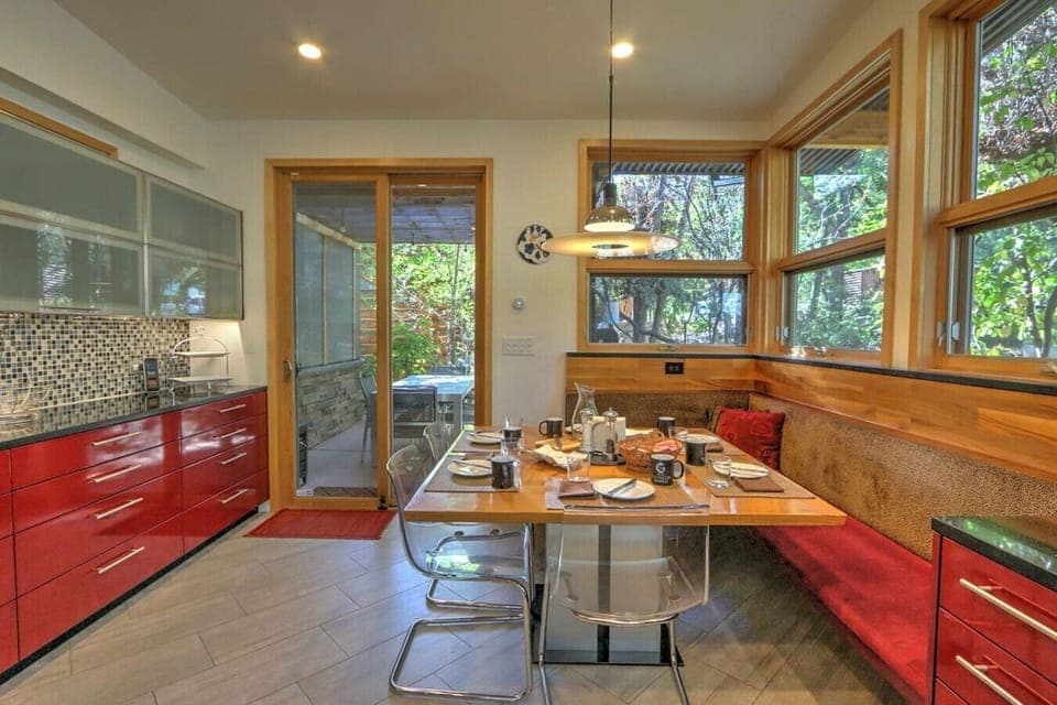Cozy eat in kitchen with bench
