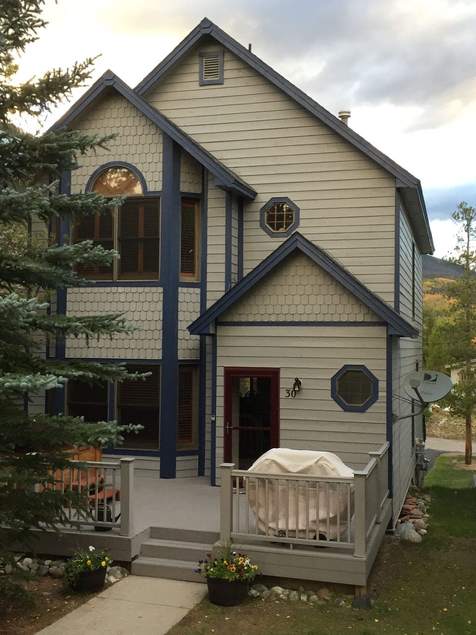 Front of the house - Summer View