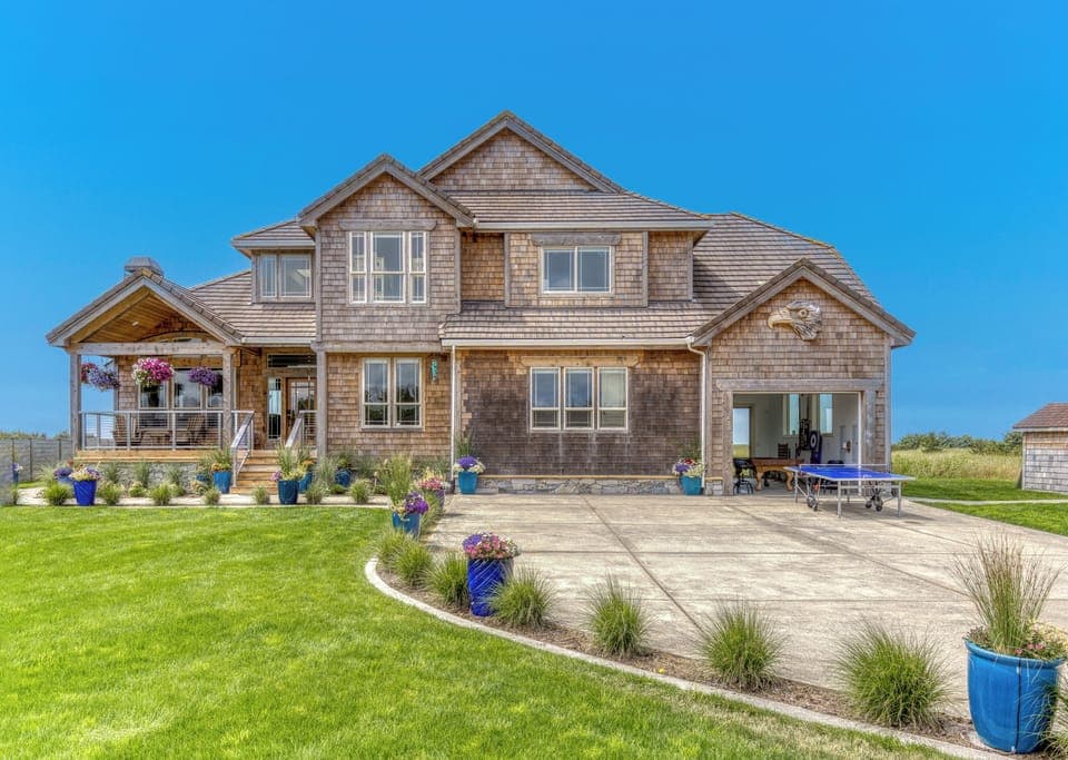 Ocean Trail, 6 bedrooms, ocean front and loaded with amenities