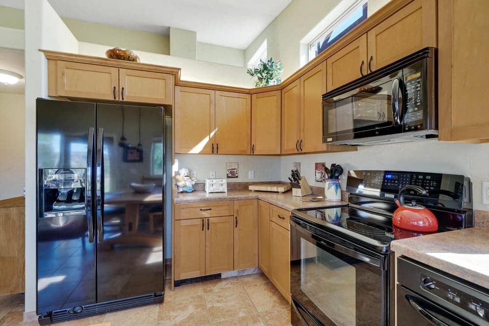 Enjoy the comforts of home with a well stocked and stylish kitchen.
