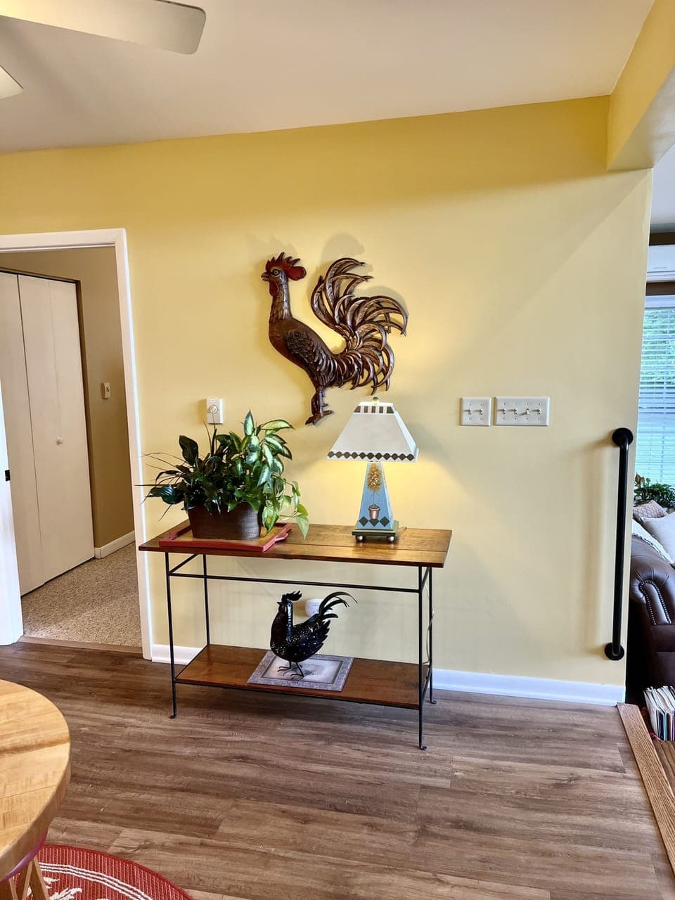 Cottage has cozy country decor. We like roosters!