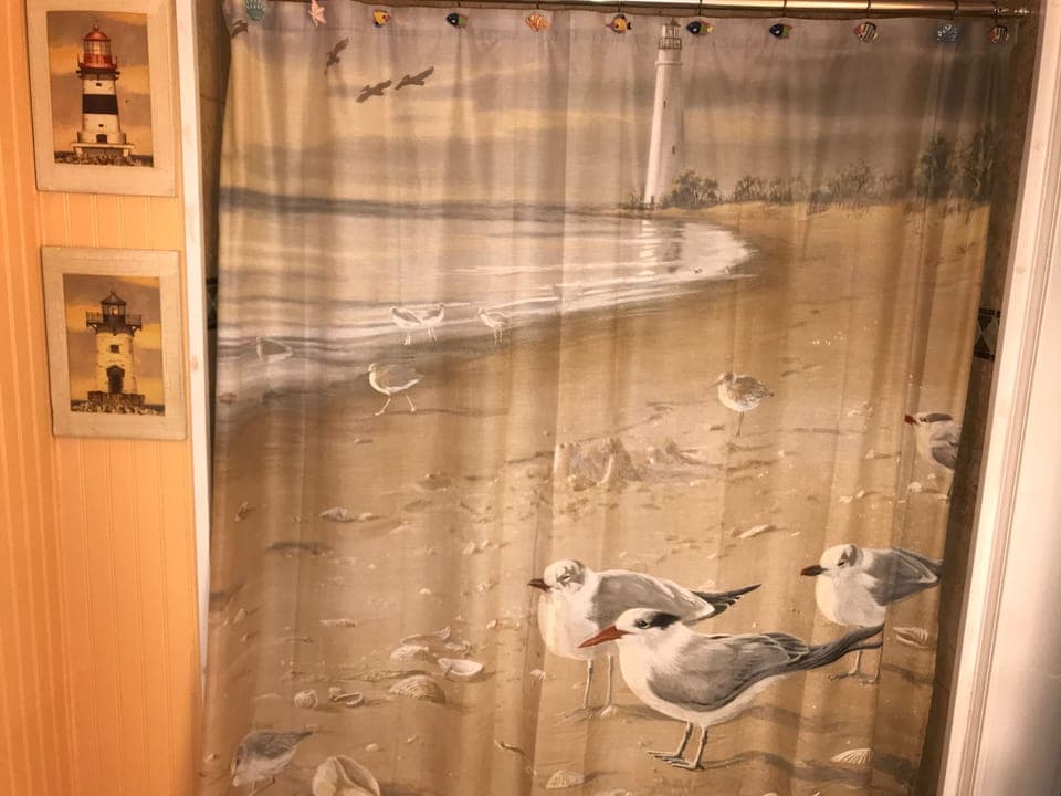 Another view of the bathroom