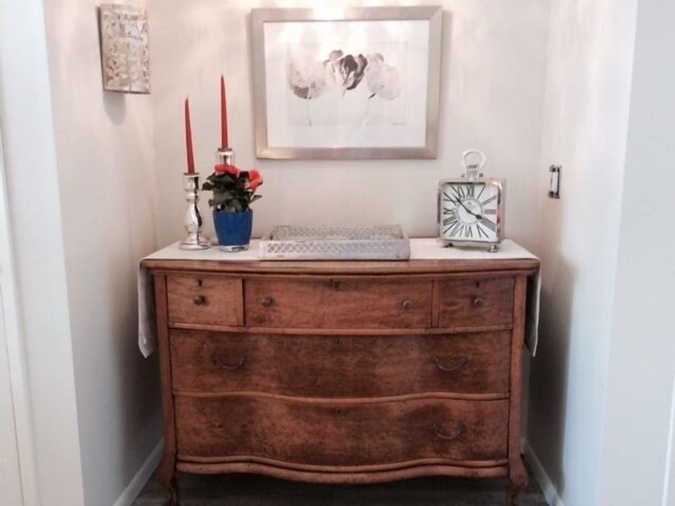 king pool level bedroom