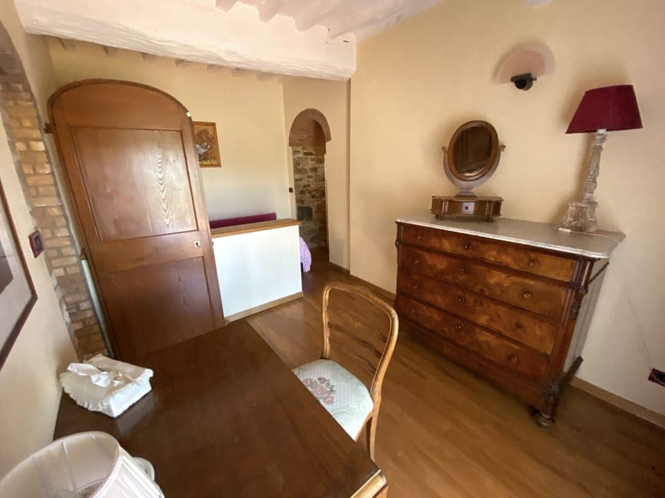 Single bedroom (no. 2), connected to bedroom no. 3