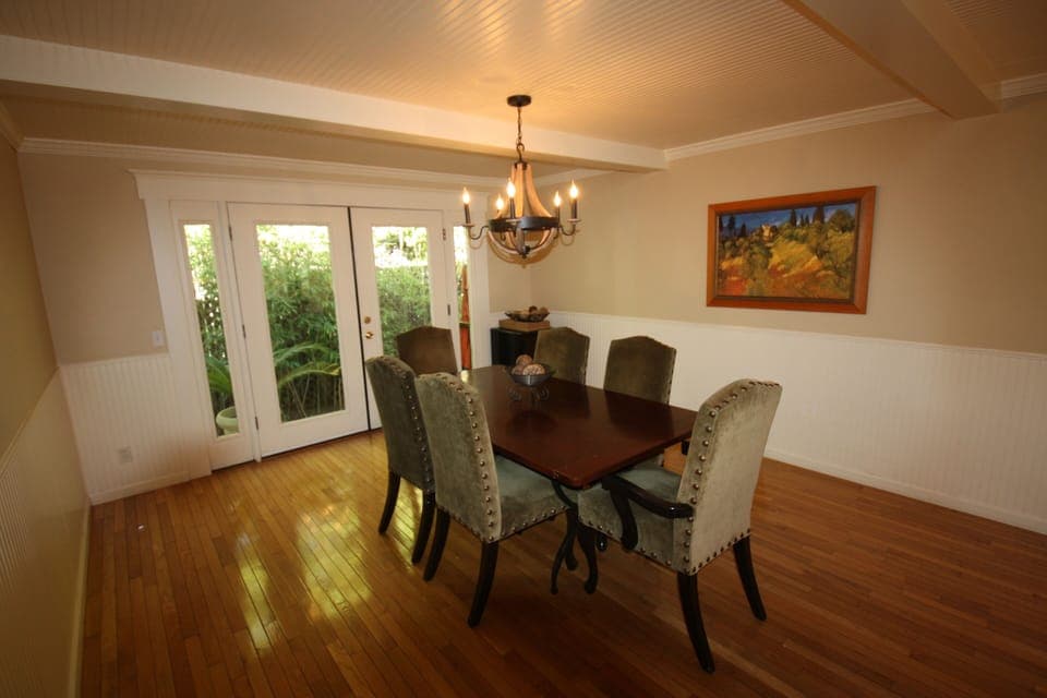 Comfortable Dining Area