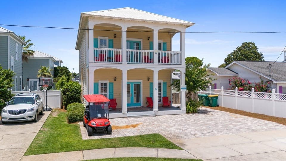 Welcome to Crystal Mansion
You'll want to return her every year!  Includes 6 passenger golf cart.