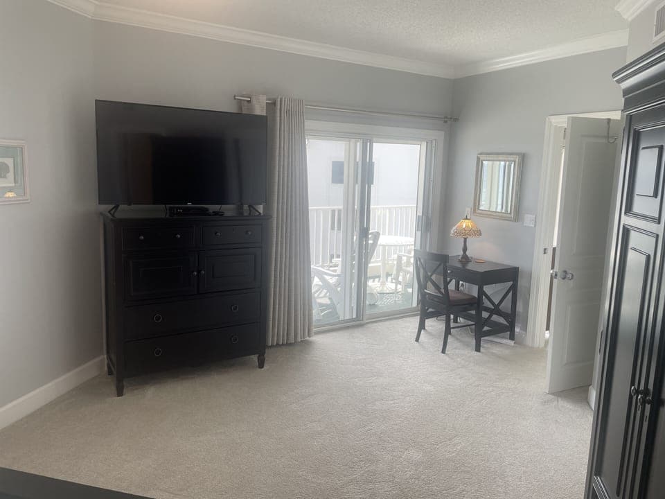 Huge Master Bedroom with 55" TV, Writing Desk, Sliding Door to Balcony! 