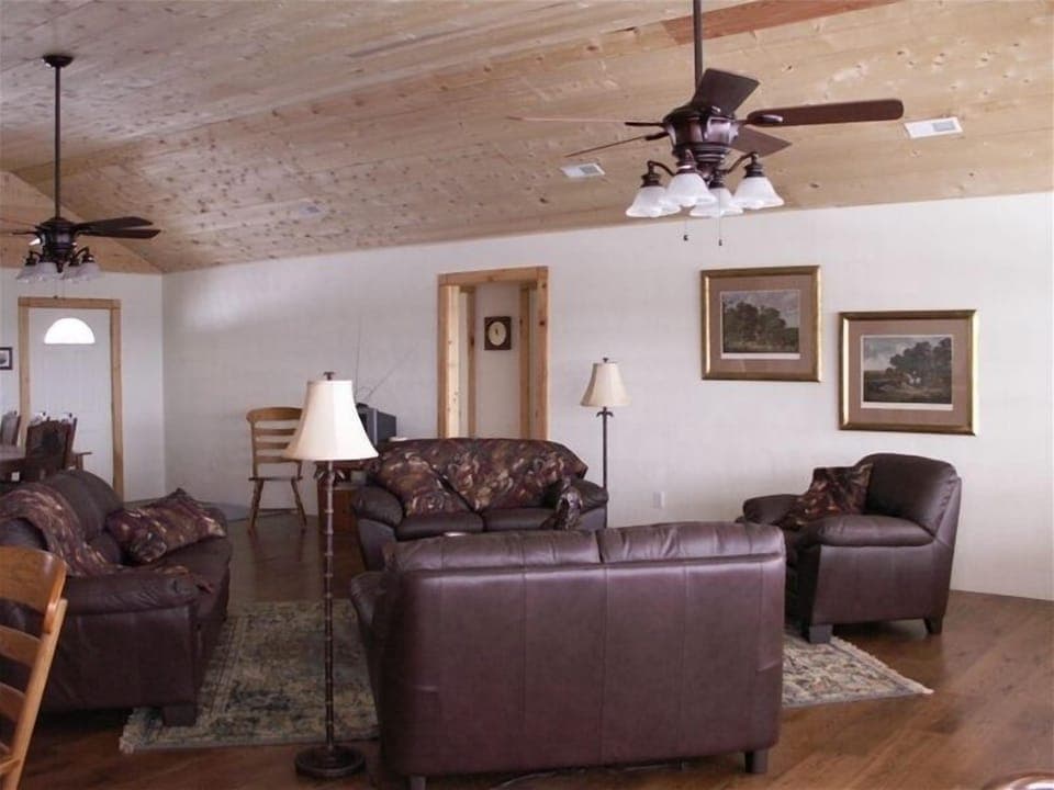 North Gate Retreat Conference/seating room