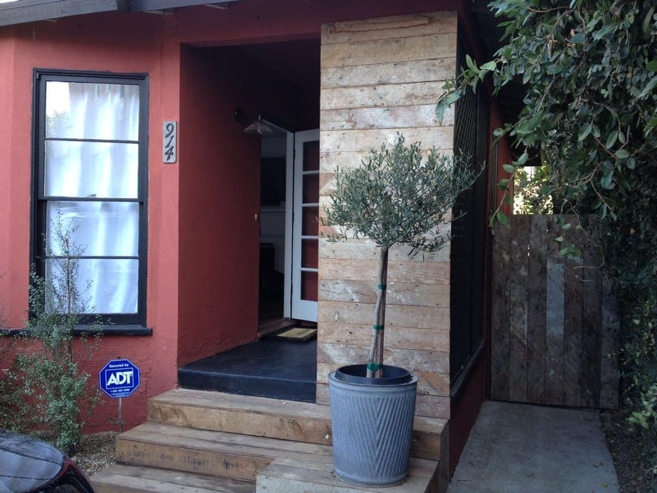 Welcome to Maison Blanc 914!  Another quality  Berchtold Harris home with charm