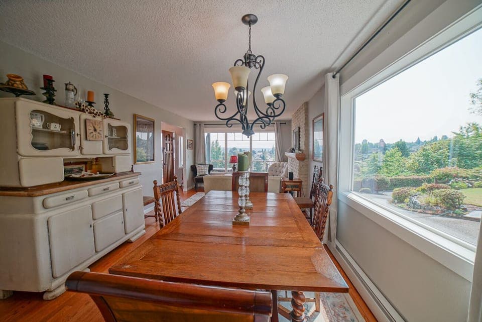 dining area, family area