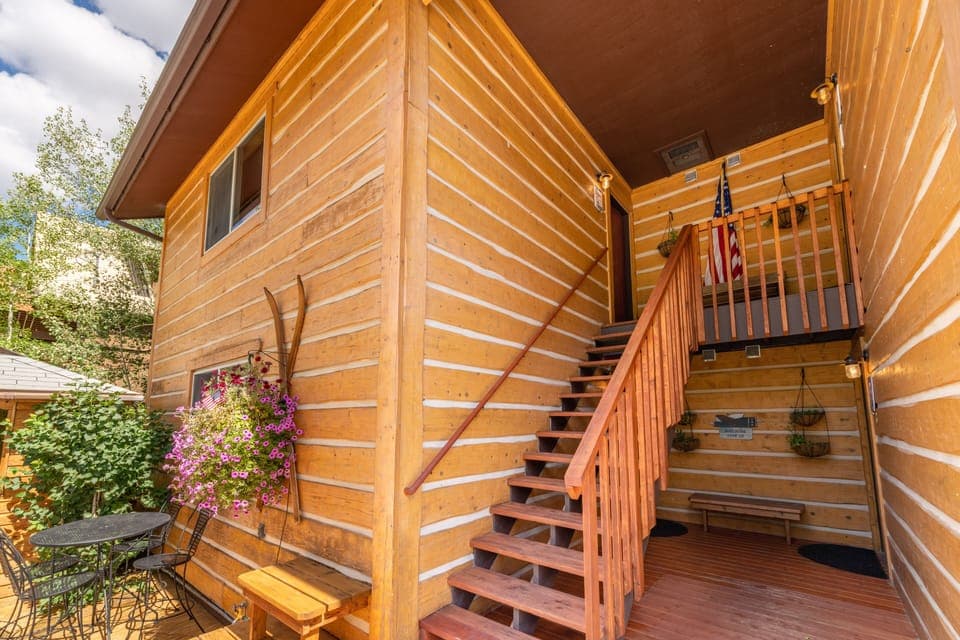 Non-smoking, no pets, four-plex.  Host lives on site and rents three condos.

