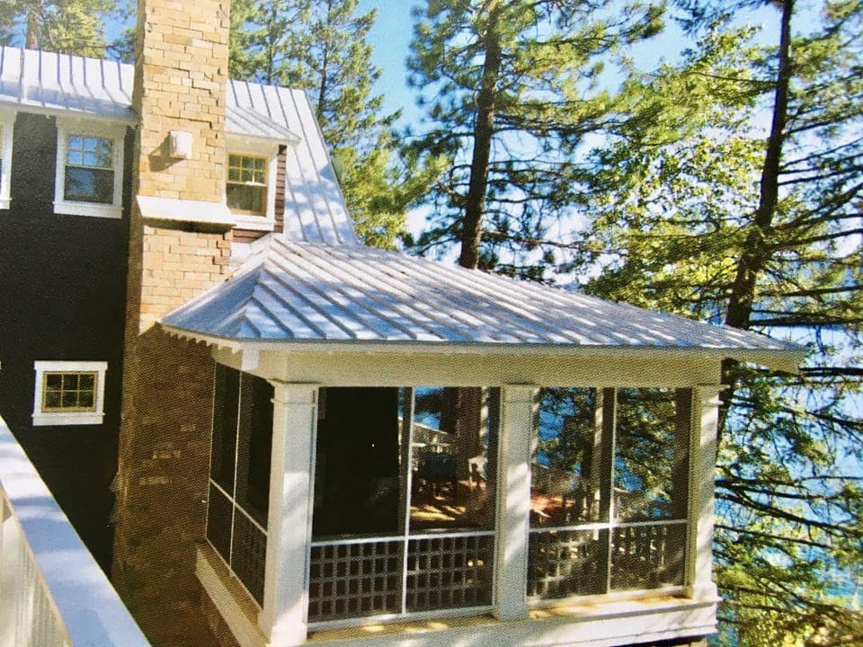 Screened porch
