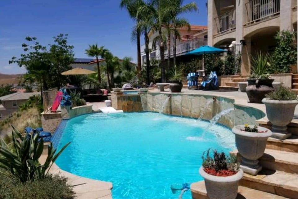 Vacation Drive Home Lofty Stay 
Inland Empire Desert Oasis, Central local.