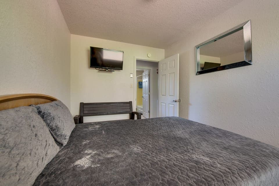 Queen Bedroom w/flat screen TV