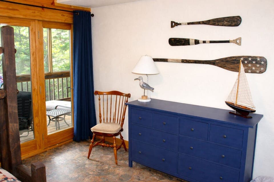 Door leading from Bedroom #4 to screened-in porch.