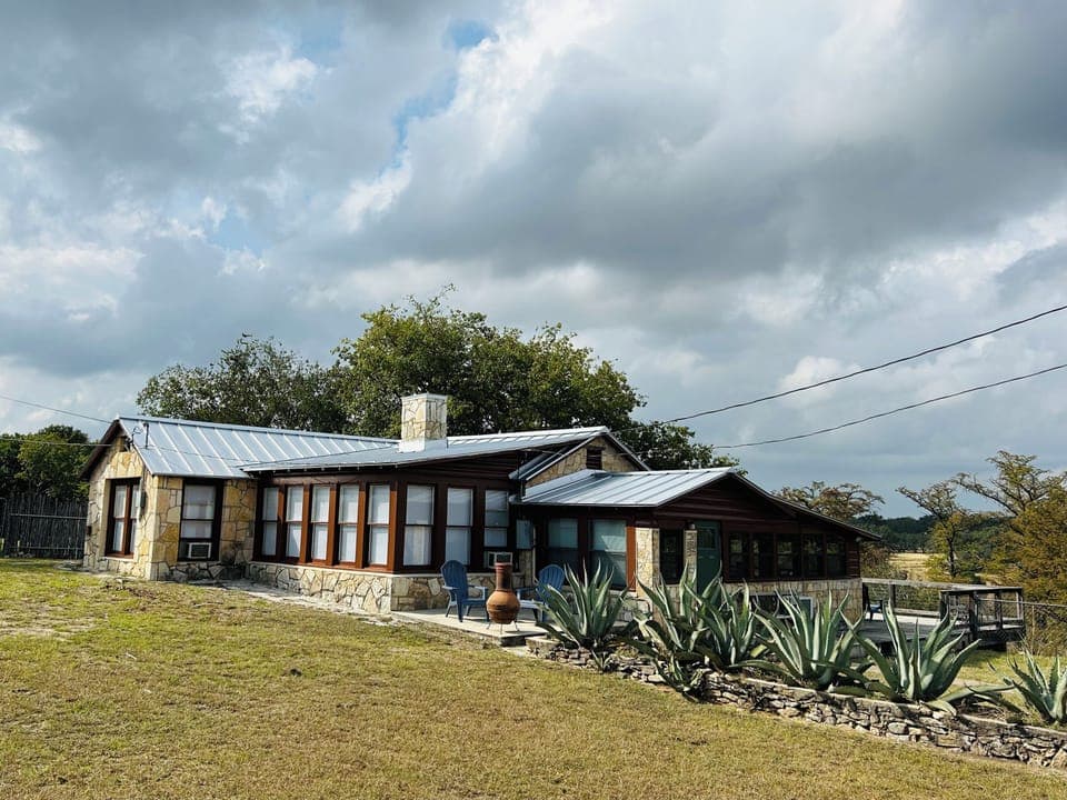 Cliffside River hill country perfection!